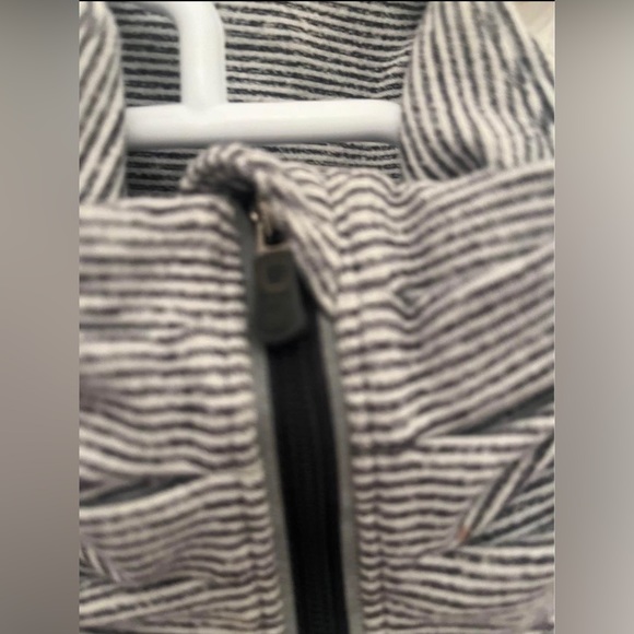 Lululemon grey/dark grey warm up jacket - Picture 4 of 4